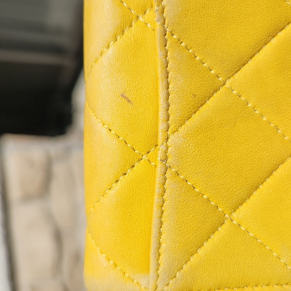 Chanel Quilted Yellow Key Holder with silver interlocking C logo - Picture 14 of 14